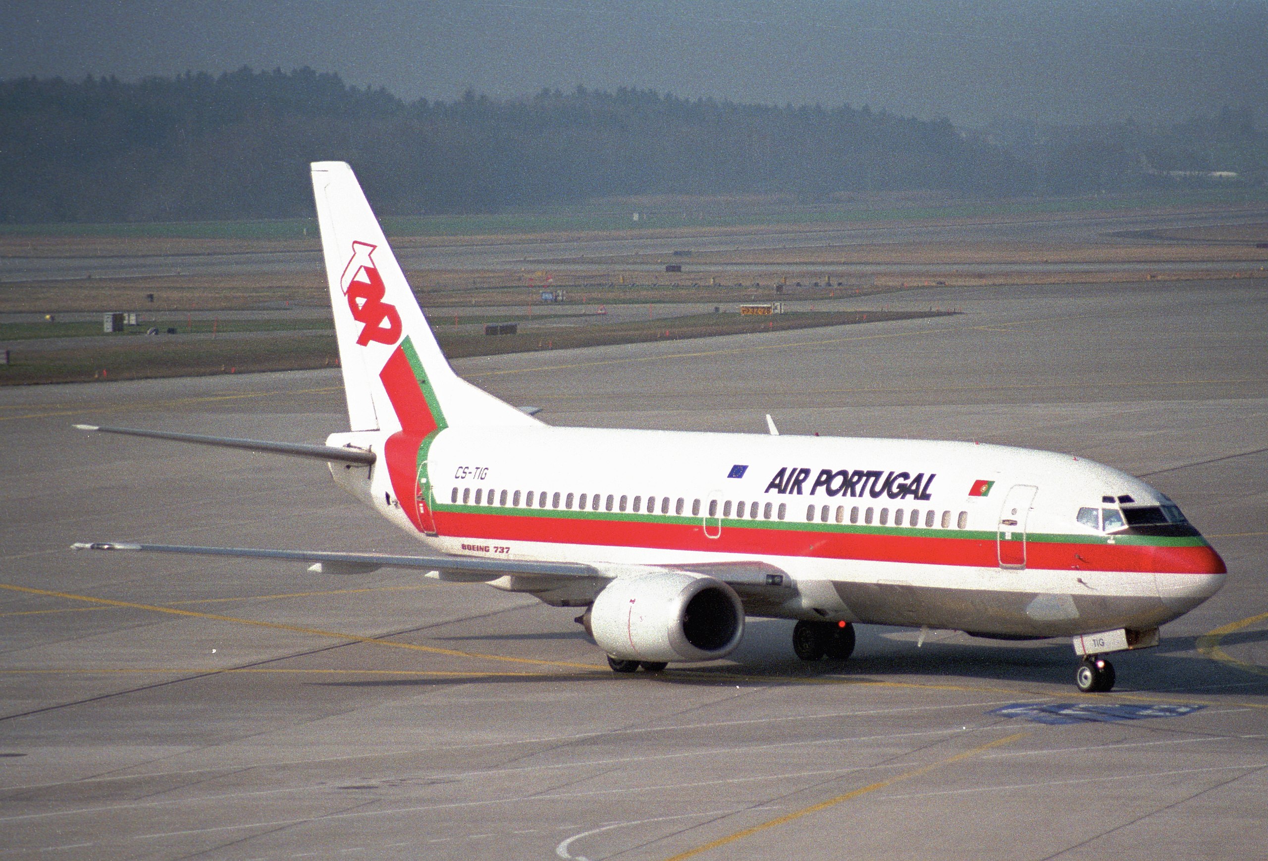 File:TAP Air Portugal Boeing 737-300; CS-TIG@ZRH;09.03.1997 