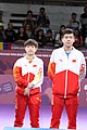 Deutsch: Tischtennis bei den Olympischen Jugendspielen 2018; Tag 9, 15. Oktober 2018; Mixed Medaillenzeremonie - Gold: Yingsha Sun & Wang Chuqin (CHN), Silber: Miu Hirano & Tomokazu Harimoto (JPN), Bronze: Su Pei-ling & Lin Yun-ju (TPE)); Medaillen-Verleiher: IOC member Ryu Seung-minu (KOR), Maskottchen-Verleiher: ITTF Vice-Presiden Nestor Tenca (ARG) English: Table tennis at the 2018 Summer Youth Olympics at 15 October 2018 – Mixed Medal Ceremony - Gold: Yingsha Sun & Wang Chuqin (CHN), Silver: Miu Hirano & Tomokazu Harimoto (JPN), Bronze: Su Pei-ling & Lin Yun-ju (TPE)); Medal presenter: IOC member Ryu Seung-minu (KOR), Mascot presenter: ITTF Vice-Presiden Nestor Tenca (ARG)