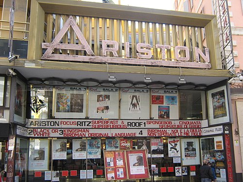 Foto della facciata del Teatro Ariston a Sanremo