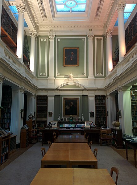 File:The main library at the Linnean Society of London 2.jpg