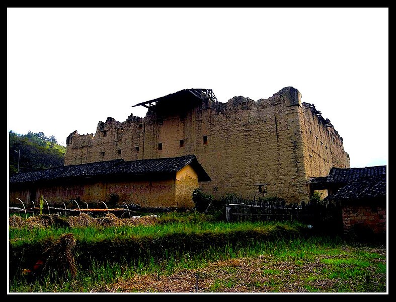 File:The outskirt of 立本樓 (2980841784).jpg