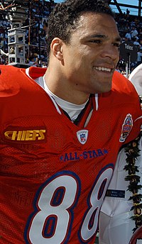 10x All-Pro Tony Gonzalez has the most receptions (1,325) and receiving yards (15,127) in NFL history for a tight end. Tony Gonzalez at 2005 Pro Bowl 050213-N-3019M-002.jpg
