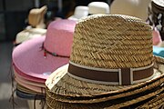 Tours - Halles de Tours - Avril 2019 - Chapeaux (détail)