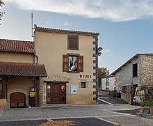 Town hall of Chas (1).jpg