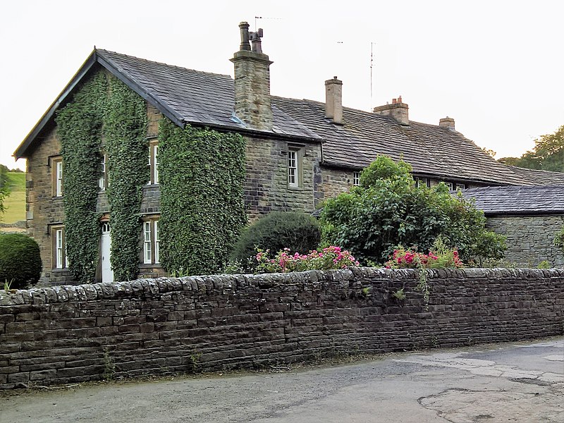 File:Towneley Farmhouse and cottages.jpg