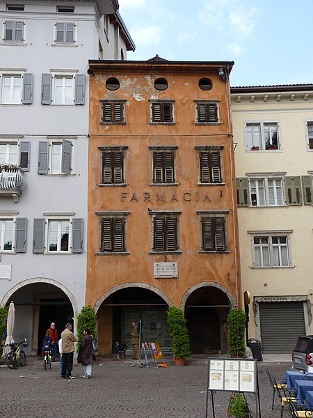 File:Trento-Casa Gerloni.jpg