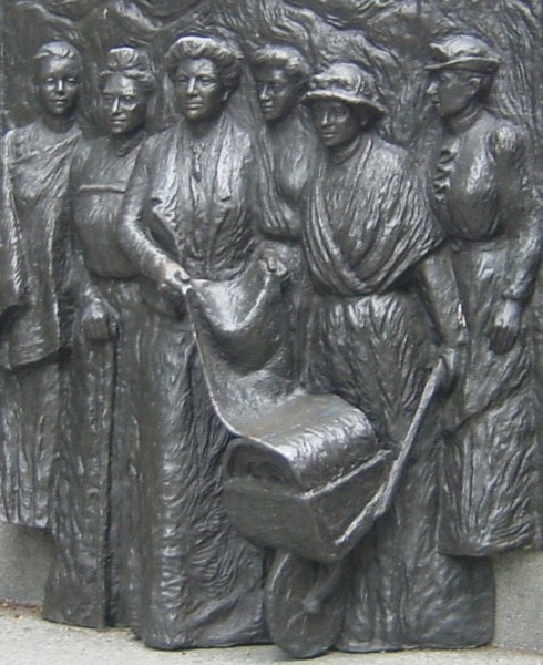 Bas-relief of suffragists on the Kate Sheppard National Memorial, Christchurch. The figures shown from left to right are Meri Te Tai Mangakāhia, Amey 