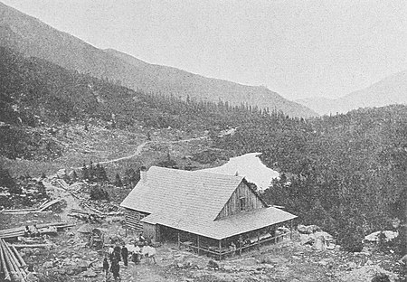 Tymczasowe schronisko Tow. Tatrz. nad Morskim Okiem w r. 1899.jpg