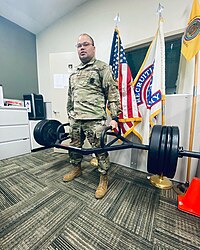 U.S. Army recruiter demonstrates correct way to properly lift deadlift, Gaithersburg, Maryland (2020), 2.jpg