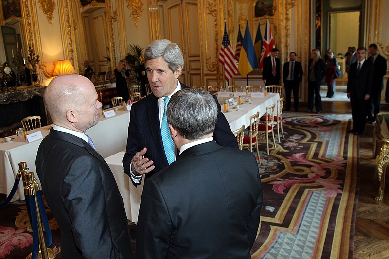 File:U.S. Secretary of State John Kerry speaks with British Foreign Secretary William Hague and Ukrainian Foreign Minister Andrii Deshchytsia.jpg