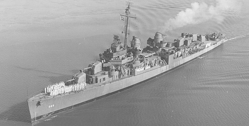 File:USS Izard (DD-589) off Charleston SC in 1943.jpg