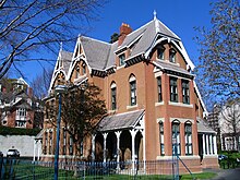 One of two identical Professorial House buildings University of Otago Professorial House, Dunedin, NZ.JPG