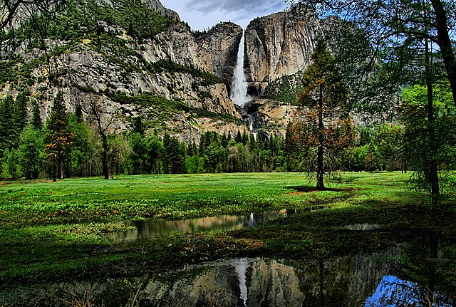 File:Upper_and_Lower_Yosemite_Falls_with_reflection.jpg