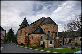 VILLAC (Dordogne) - Chevet de l'église Saint-Vaast.jpg
