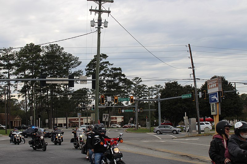 File:Valdosta Outback Rider's 2022 Toy Run 43.jpg