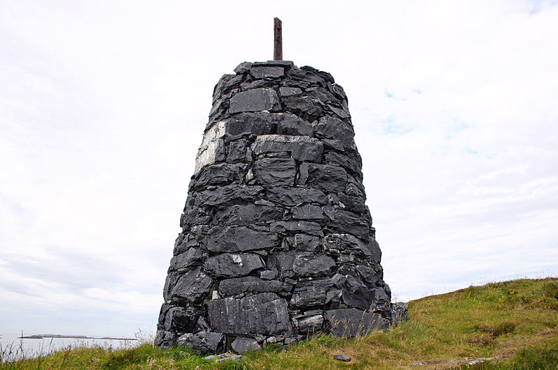 File:Varde cairn.jpg