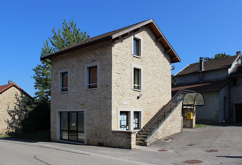 File:Veyssilieu - Mairie.JPG