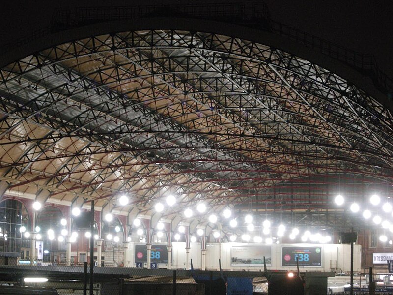 File:Victoria Station - geograph.org.uk - 2772201.jpg