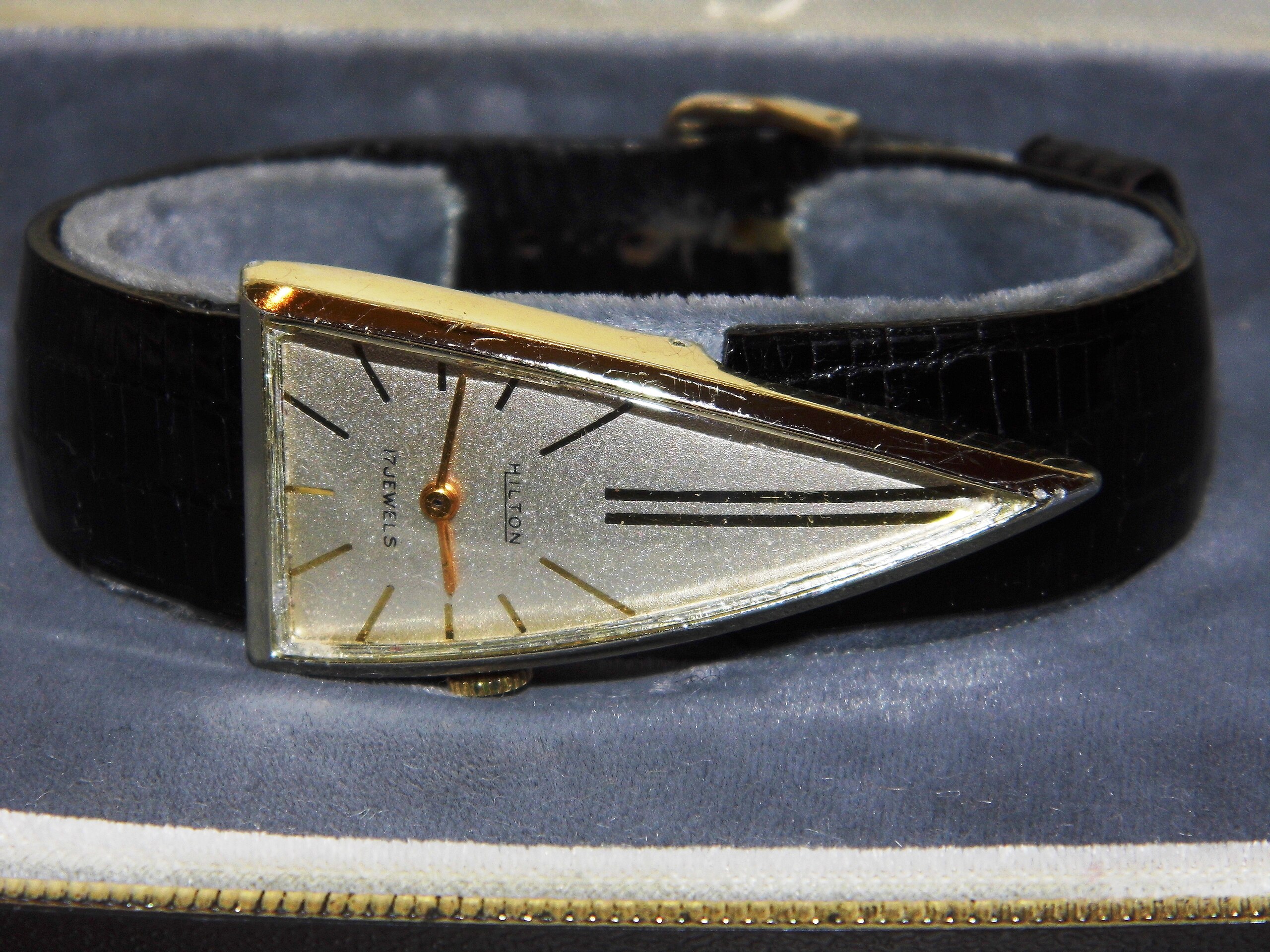 2560px Vintage Watch Collection Hilton Men%27s Manual Wind Goldtone Watch%2C 17 Jewels%2C Very Unusual Triangle Shape%2C Great Mid Century Design %288584283658%29