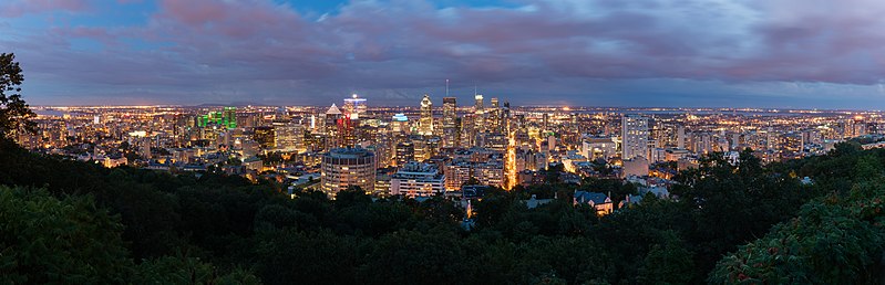 File:Vista de Montreal desde el Monte Royal, Canadá, 2017-08-12, DD 93-107 HDR PAN.jpg