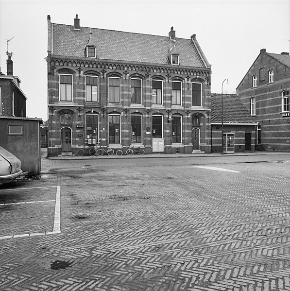 File:Voorgevel - Bolsward - 20037933 - RCE.jpg