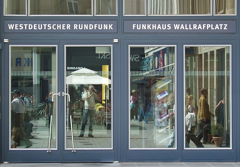 File:WDR - Funkhaus Wallrafplatz - Eingang.jpg