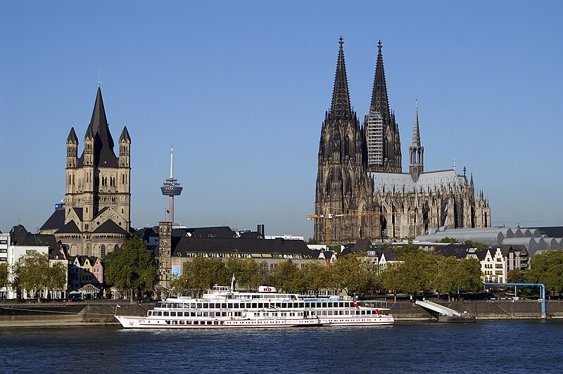 File:Wappen von Köln vor Panorama.JPG