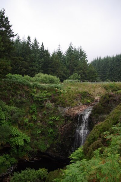 File:Waterfall on the Allt Dhepin - geograph.org.uk - 902081.jpg