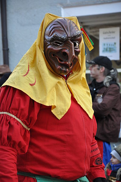 File:Weingarten Narrensprung 2013 Altshausen Hexe 01.jpg