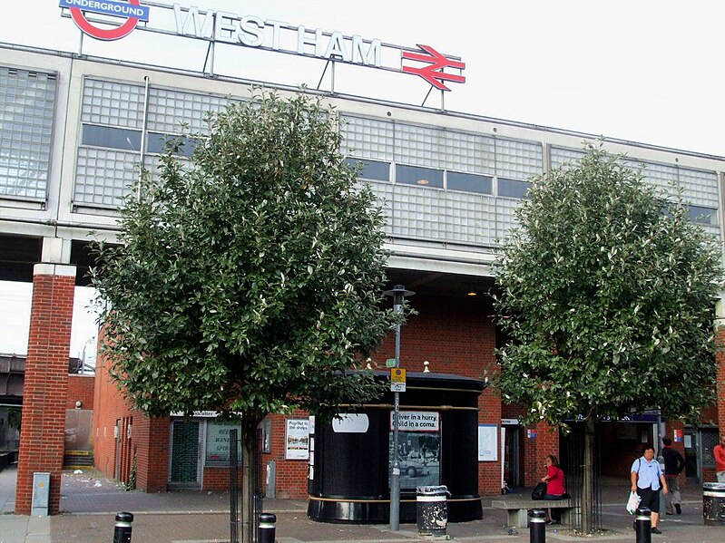 File:West Ham stn entrance.JPG