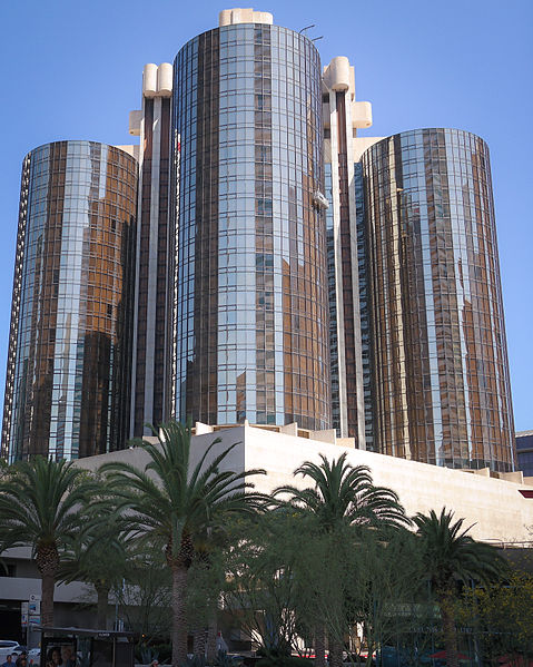 File:Westin Bonaventure Hotel-1.jpg