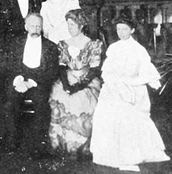 William Bateson, Beatrice Durham Bateson, Florence Durham 1906.jpg