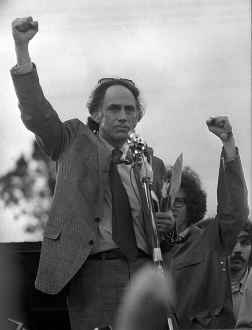 Kunstler at a rally in Los Angeles, March 1970