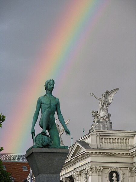 File:Zürich - Regenbogen - Utoquai - Opernhaus IMG 3798.JPG