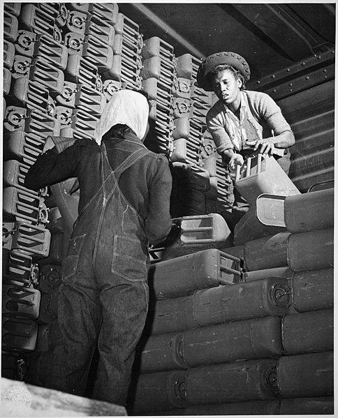 File:"... women employed at Savannah Quartermaster Depot, Savannah, Georgia.", ca. 1943 - NARA - 522887.jpg