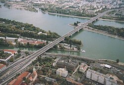 Letecký pohled na most Pohled z Budy na Pešť
