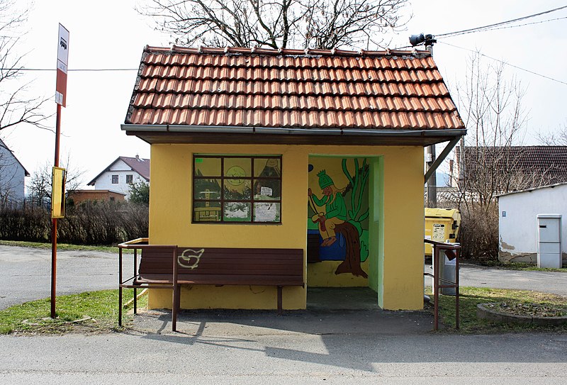 File:Újezdec, bus shelter.jpg
