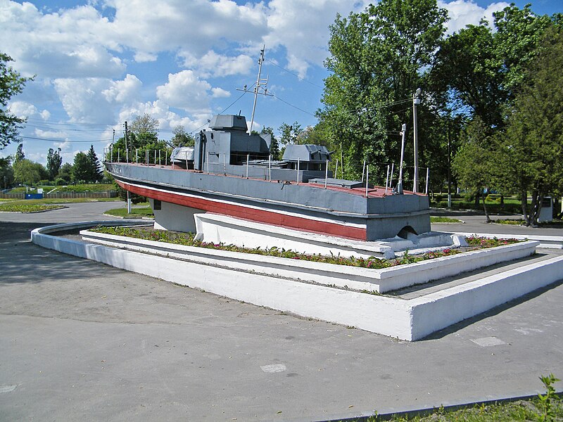 File:Пинск. Памятник Пинскому десанту..jpg