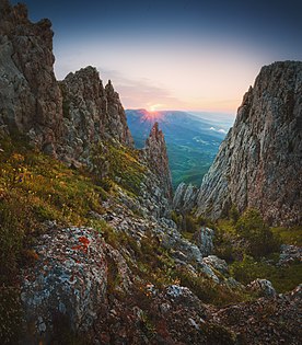 Скелі Тарах-Хая, урочище Демерджі, Крим © Віталій Башкатов