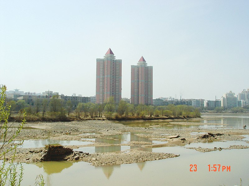 File:黄河附近，甘肃兰州，中国 - panoramio - 亚东 西安.jpg