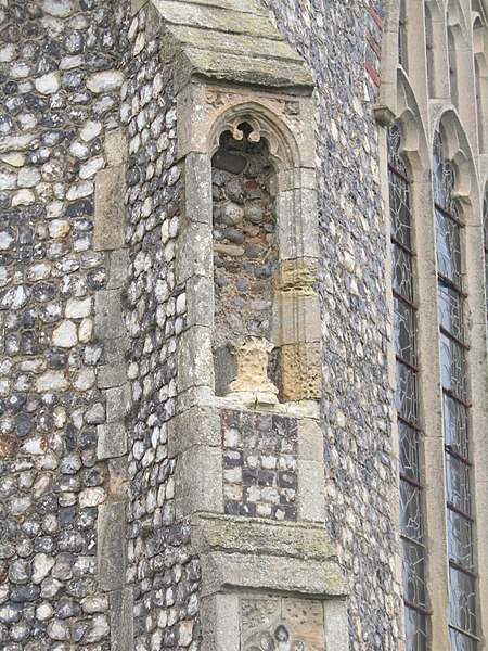 File:-2019-01-03 Niche, south east corner, All Saints parish church, Mundesley.JPG