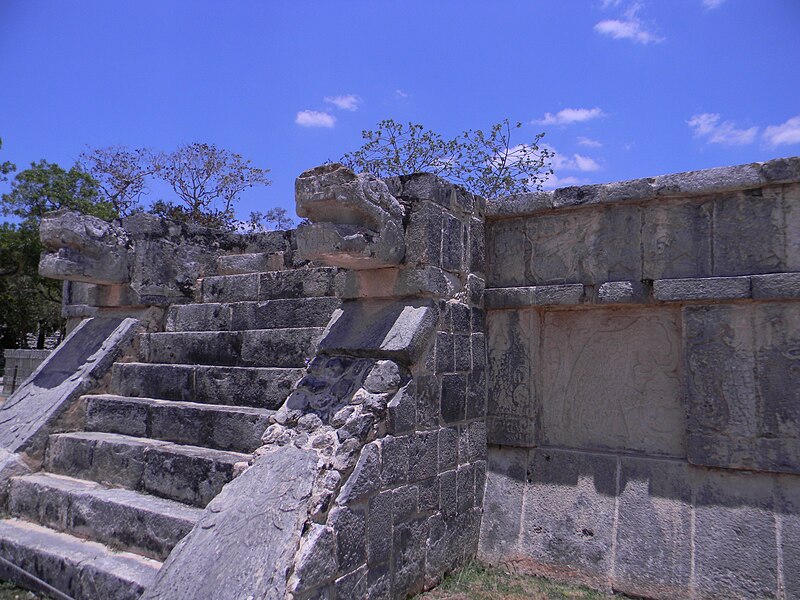 File:03Tumba de Chac Mool in Chichén Itzá.jpg