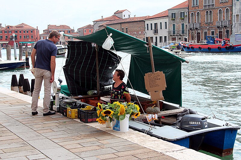 File:0 Murano, la maraîchère nautique sur le Canale degli Angeli (1).jpg