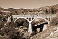 Vista general (meridional) del acueducto que conduce al agua del Ebrón desde el azud hasta el salto de la Central Hidroeléctrica de Castielfabib (Valencia), año 2015.