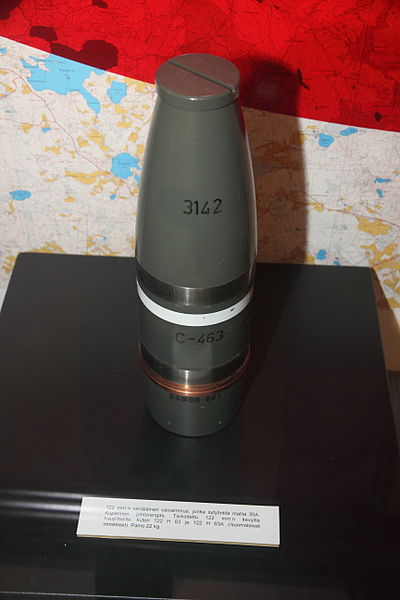 File:122 mm D-30 illumination shell Hämeenlinna.JPG