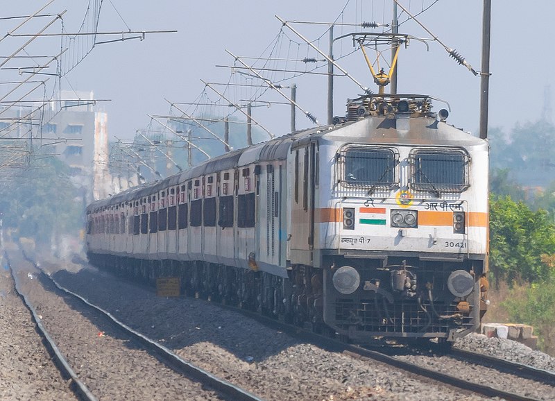 File:12625 Kerala Express 25112018 2.jpg