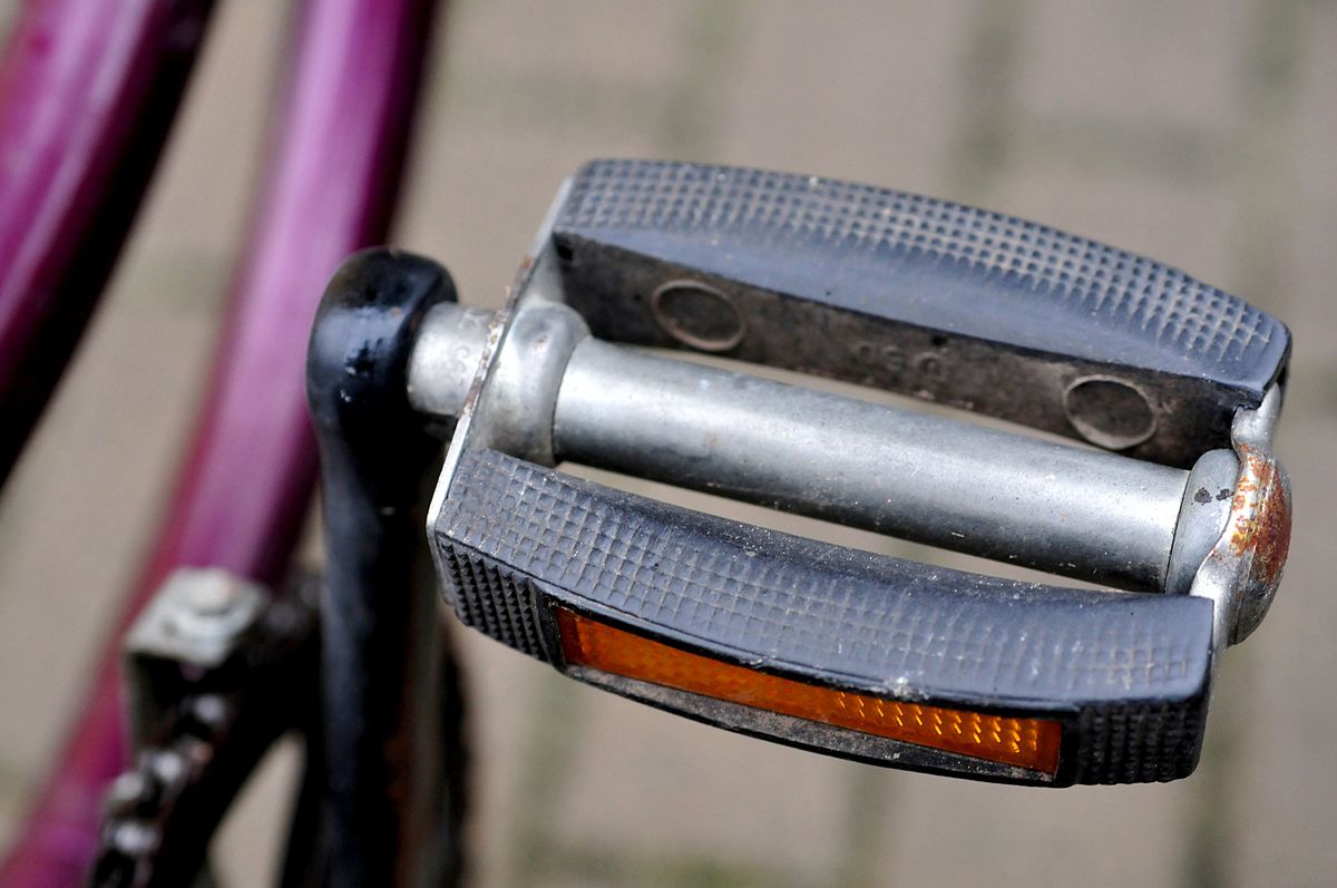 bicycle pedals bicycle