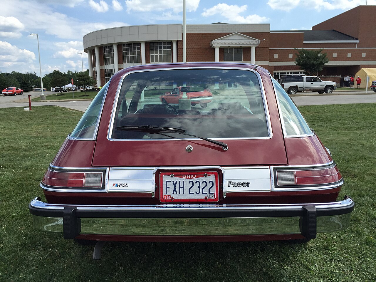 Image of 1975 AMC Pacer DL coupe in Autumn Red at 2015 AMO show 07of12