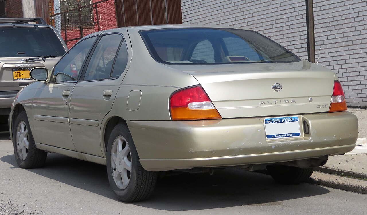 Image of 1999 Nissan Altima GXE rear 5.20.18