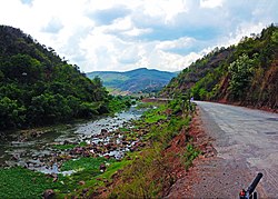 20130522云南G320国道禄丰至楚雄道边河谷1 - panoramio.jpg